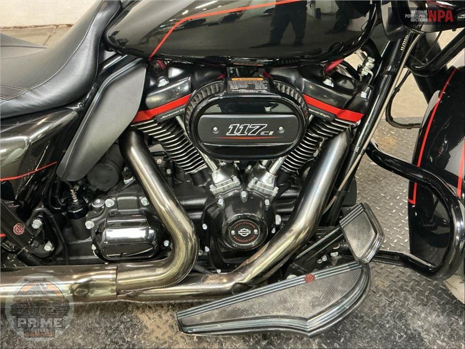 2018 Harley-Davidson FLTRXSE CVO ROAD GLIDE — фото 6