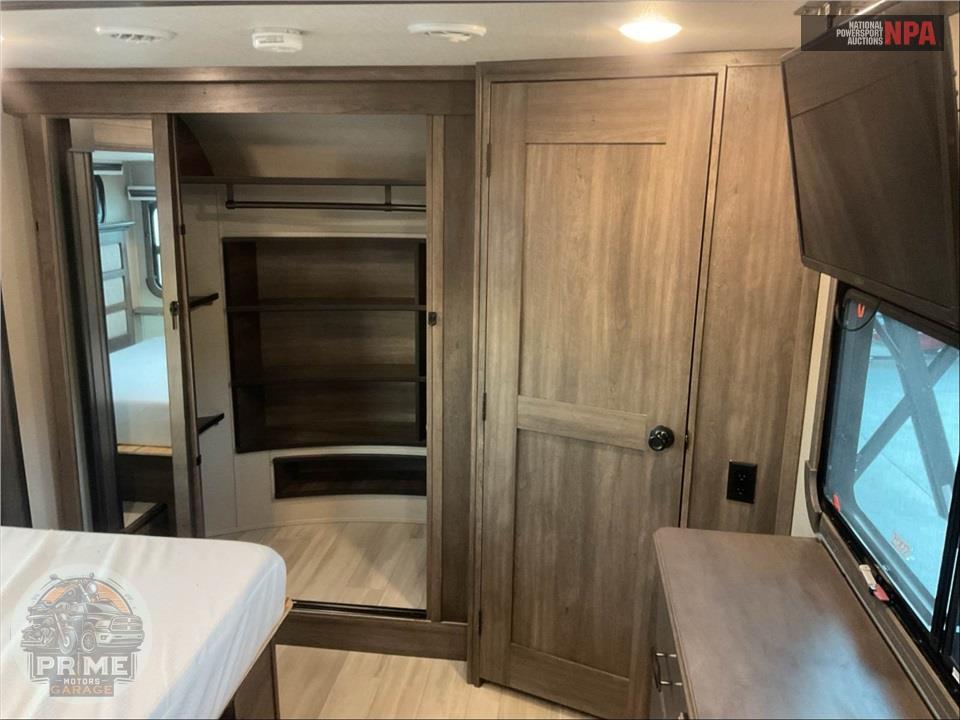 2021 Grand Design Recreational Vehicles M-378MBS - SOLITUDE FIFTH WHEEL SERIES — фото 13