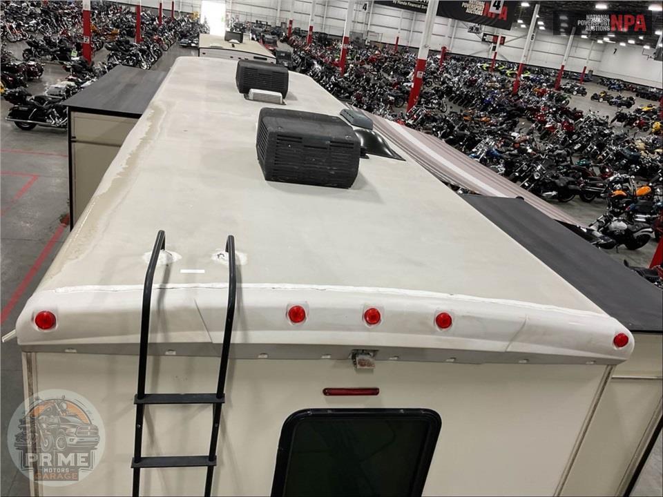 2019 Winnebago M-32YE FORD - VISTA SERIES — фото 37