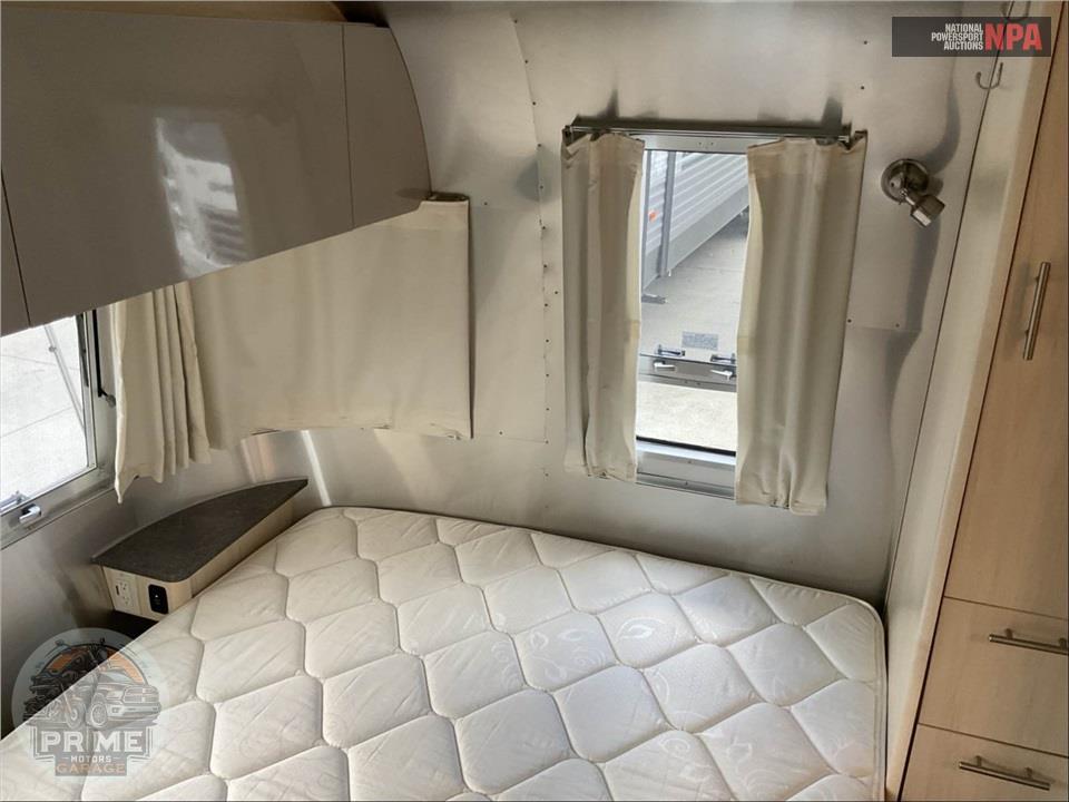 2022 Airstream M-25FB TWIN - FLYING CLOUD SERIES — фото 12