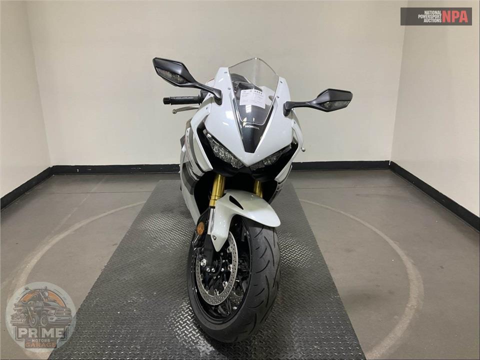 2025 Honda CBR1000RR — фото 2
