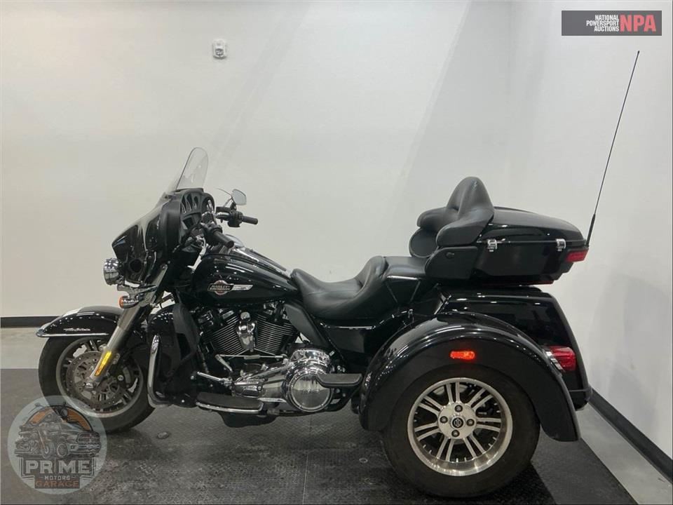 2023 Harley-Davidson FLHTCUTG TRI GLIDE ULTRA CLASSIC — фото 3