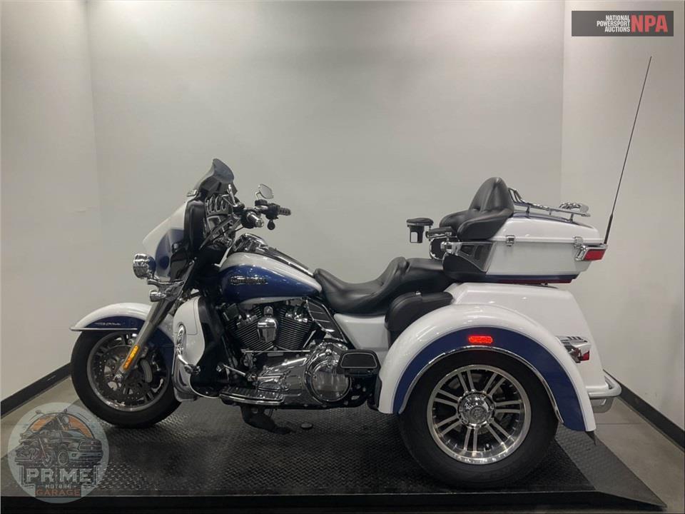 2015 Harley-Davidson FLHTCUTG TRIGLIDE ULTRA CLASSIC — фото 3