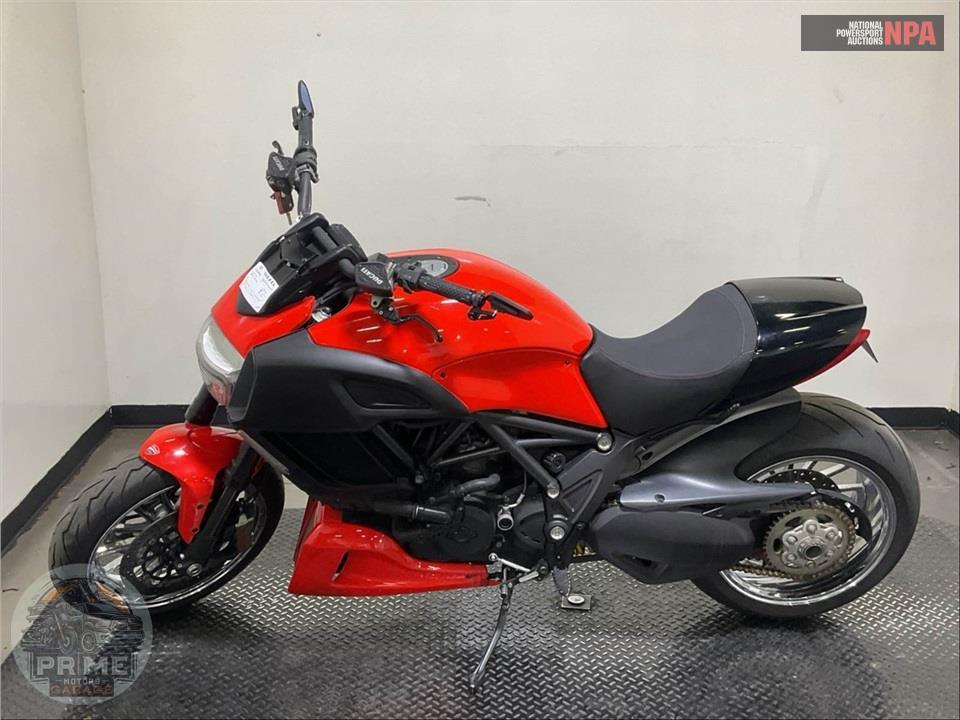 2015 Ducati DIAVEL CARBON RED — фото 3