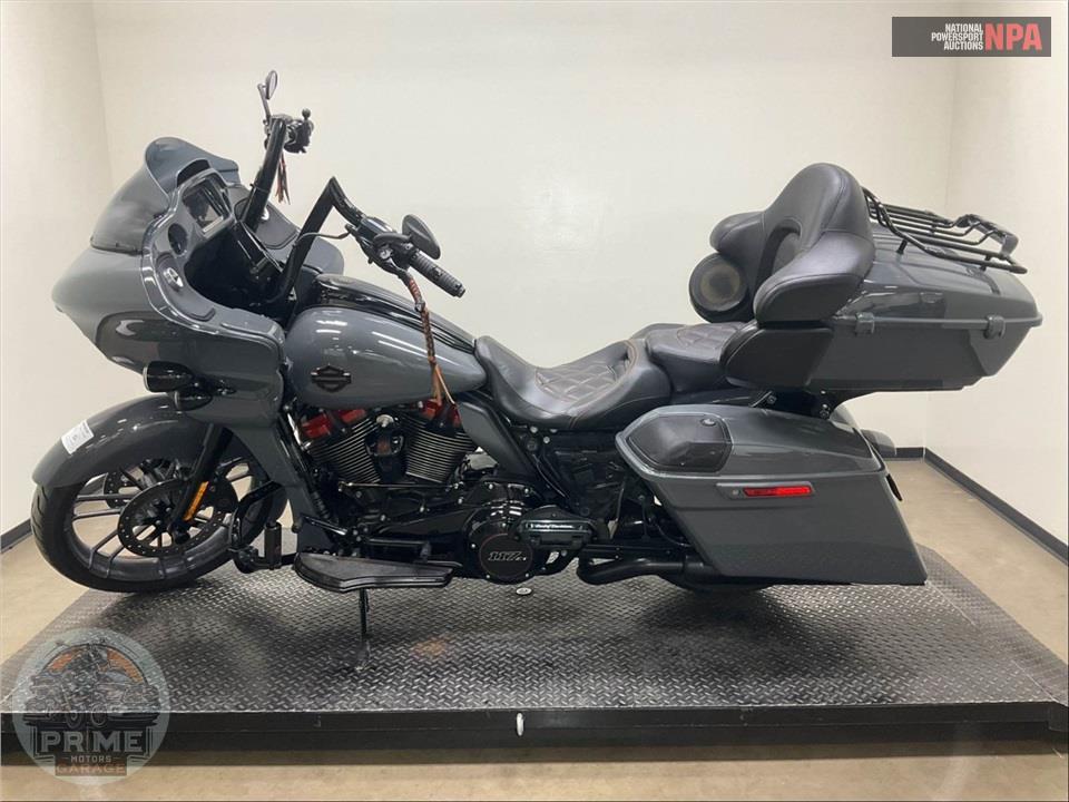 2018 Harley-Davidson FLTRXSE CVO ROAD GLIDE — фото 3
