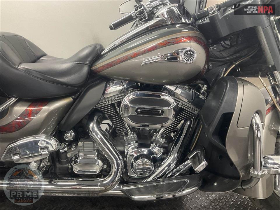 2016 Harley-Davidson FLHTKSE CVO ULTRA LIMITED — фото 6