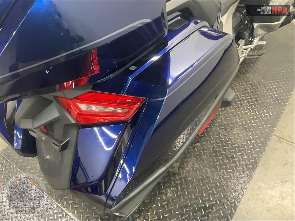 2018 Honda GL1800 GOLDWING TOUR (BLUE) — фото 16