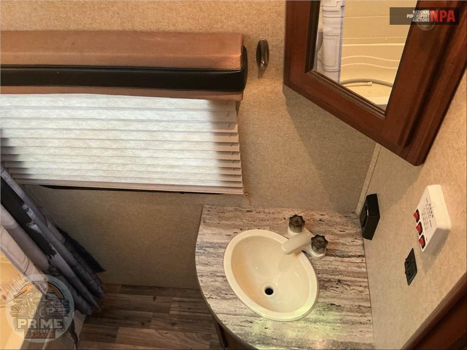 2015 Heartland Rvs M-24BHS - NORTH TRAIL SERIES — фото 15
