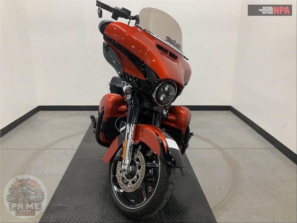 2017 Harley-Davidson FLHXSE CVO STREET GLIDE — фото 2