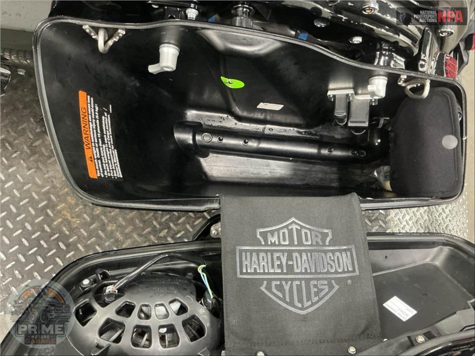 2015 Harley-Davidson FLHXSE CVO STREET GLIDE SPECIAL — фото 25