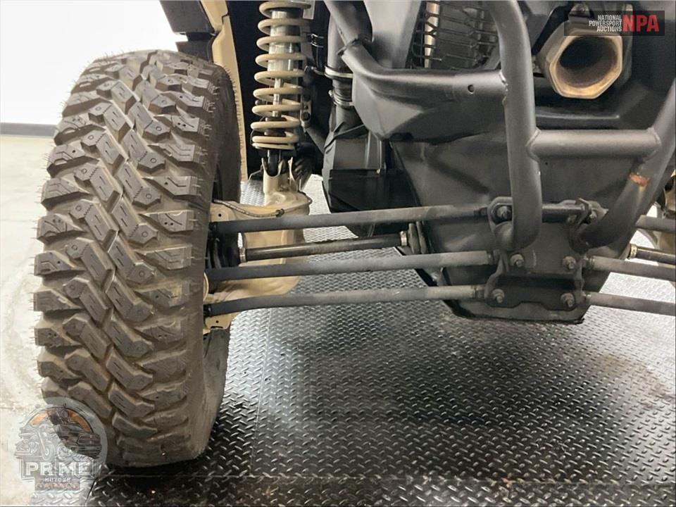 2021 Can-Am MAVERICK X3 DS TURBO (DESERT TAN & CARBON BLACK) — фото 25
