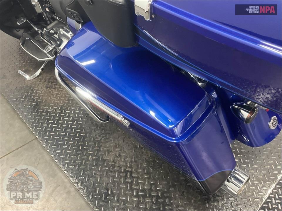 2015 Harley-Davidson FLTRUSE CVO ROAD GLIDE ULTRA — фото 15