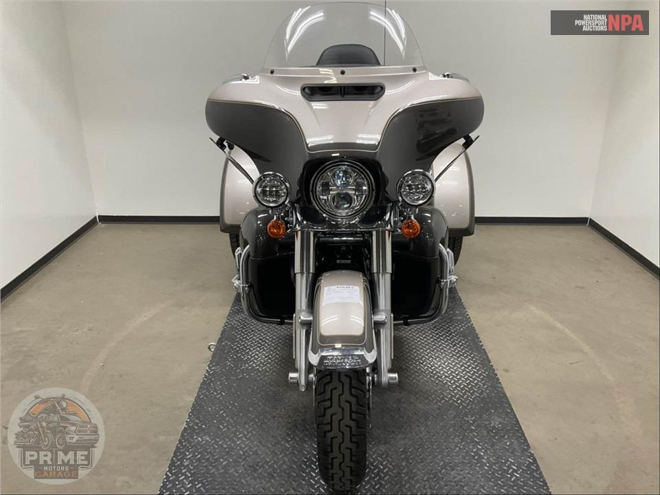 2023 Harley-Davidson FLHTCUTG TRI GLIDE ULTRA CLASSIC — фото 2