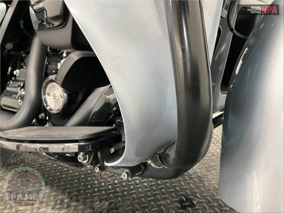 2023 Harley-Davidson FLTRK ROAD GLIDE LIMITED — фото 16