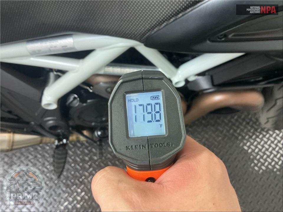 2015 Ducati DIAVEL CARBON WHITE — фото 8