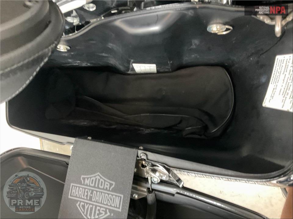 2016 Harley-Davidson FLHTCUL ULTRA CLASSIC LOW — фото 20