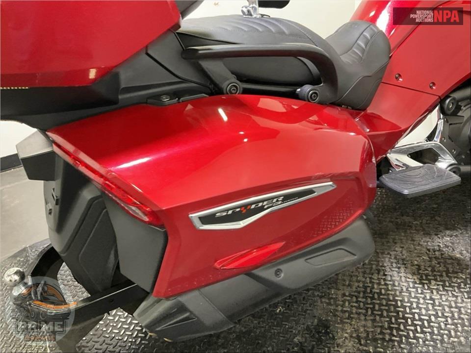 2018 Can-Am SPYDER F3 LIMITED SE6 — фото 21