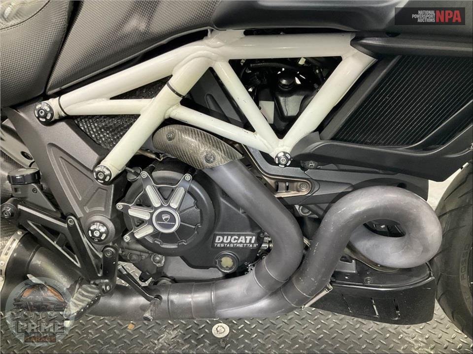 2015 Ducati DIAVEL CARBON WHITE — фото 6
