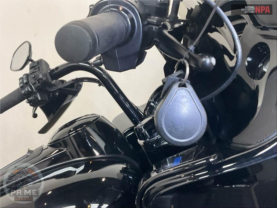 2023 Harley-Davidson FLTRK ROAD GLIDE LIMITED — фото 10