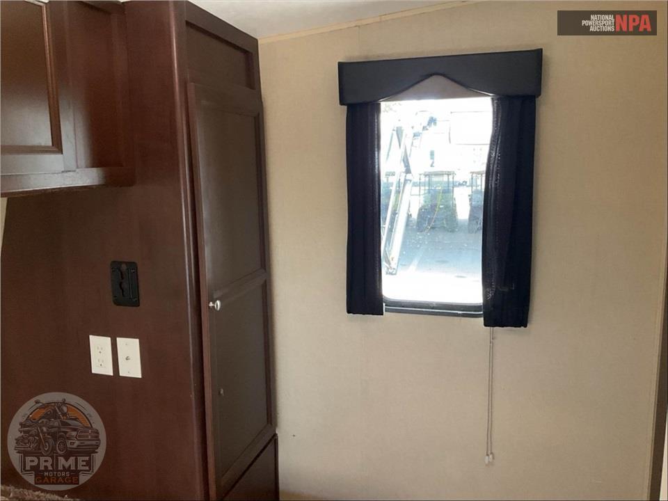 2015 Dutchmen R2600 RUBICON TOY-HAULER TRAVEL TRAILER — фото 16