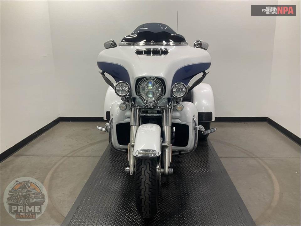 2015 Harley-Davidson FLHTCUTG TRIGLIDE ULTRA CLASSIC — фото 2