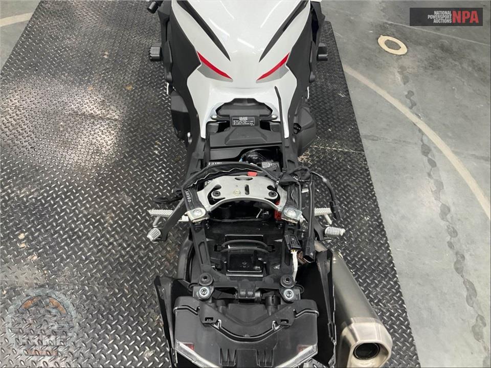 2025 Honda CBR1000RR — фото 13