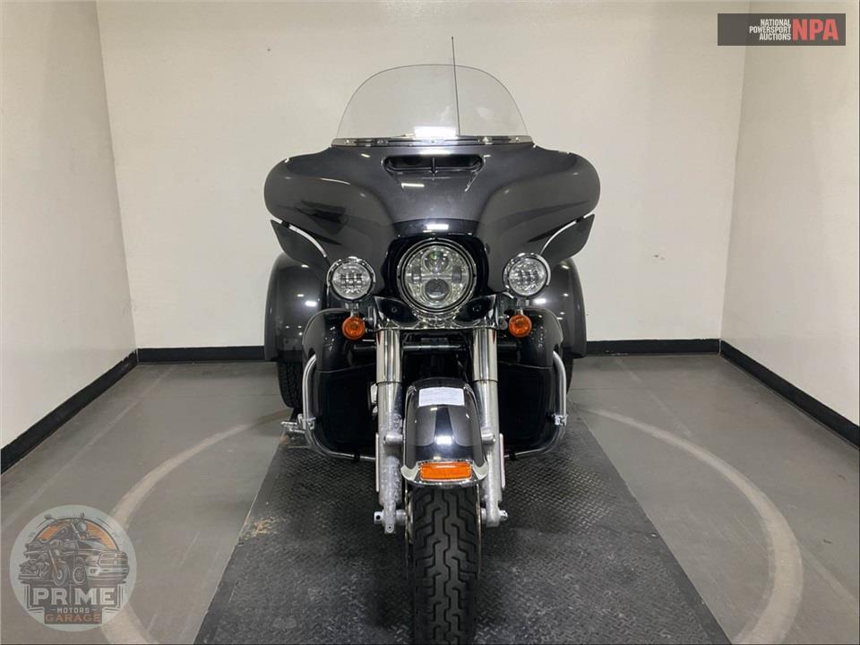 2019 Harley-Davidson FLHTCUTG TRI GLIDE ULTRA — фото 2