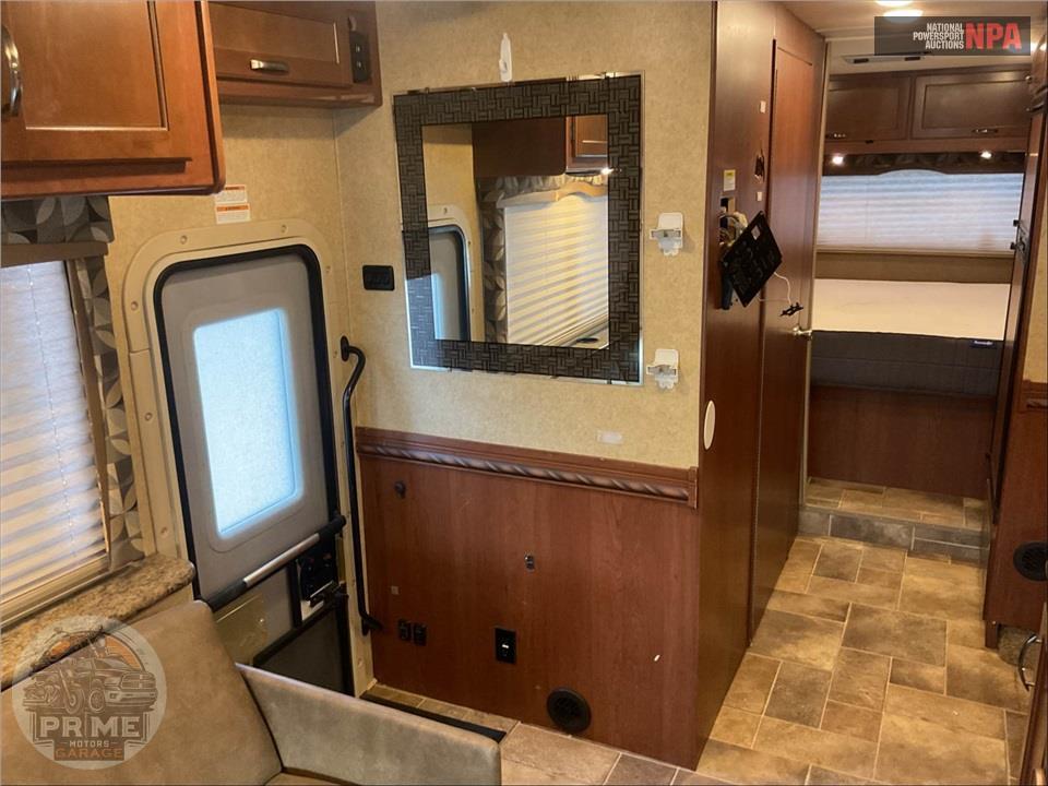 2016 Thor Motor Coach M-28Z E450-V10 - CHATEAU SERIES — фото 8