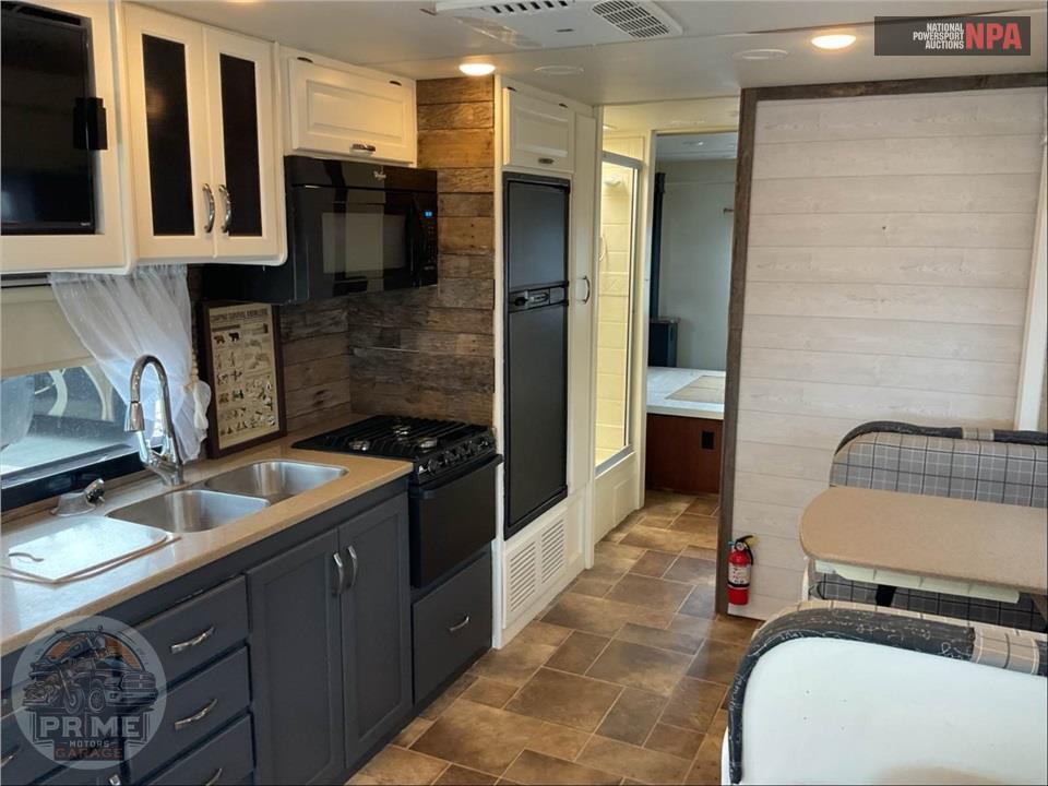 2016 Thor Motor Coach M-31L E450-V10 - CHATEAU SERIES — фото 8