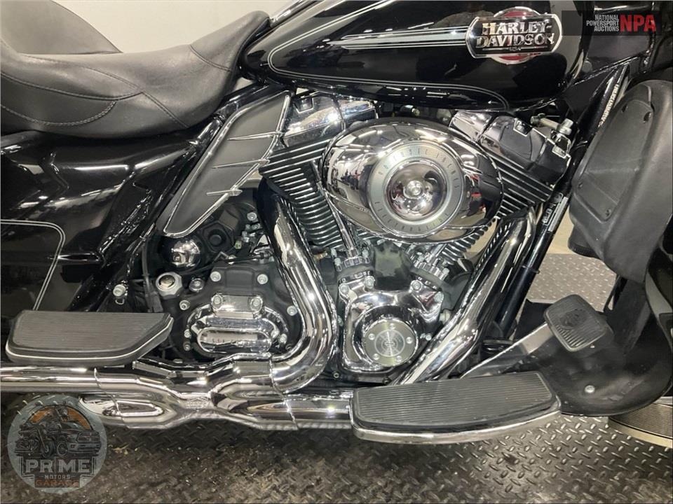 2010 Harley-Davidson FLHTCU ULTRA CLASSIC ELECTRA GLIDE — фото 6