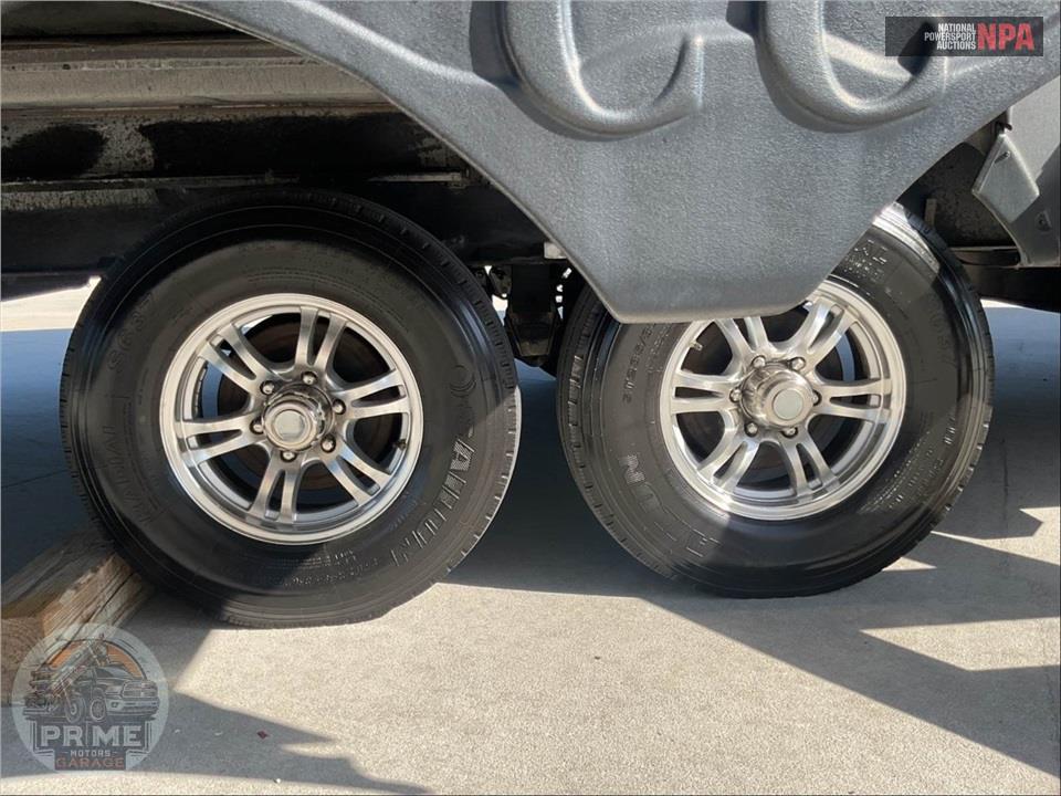 2020 Cedar Creek M-31IK - SILVERBACK FIFTH WHEEL SERIES — фото 30
