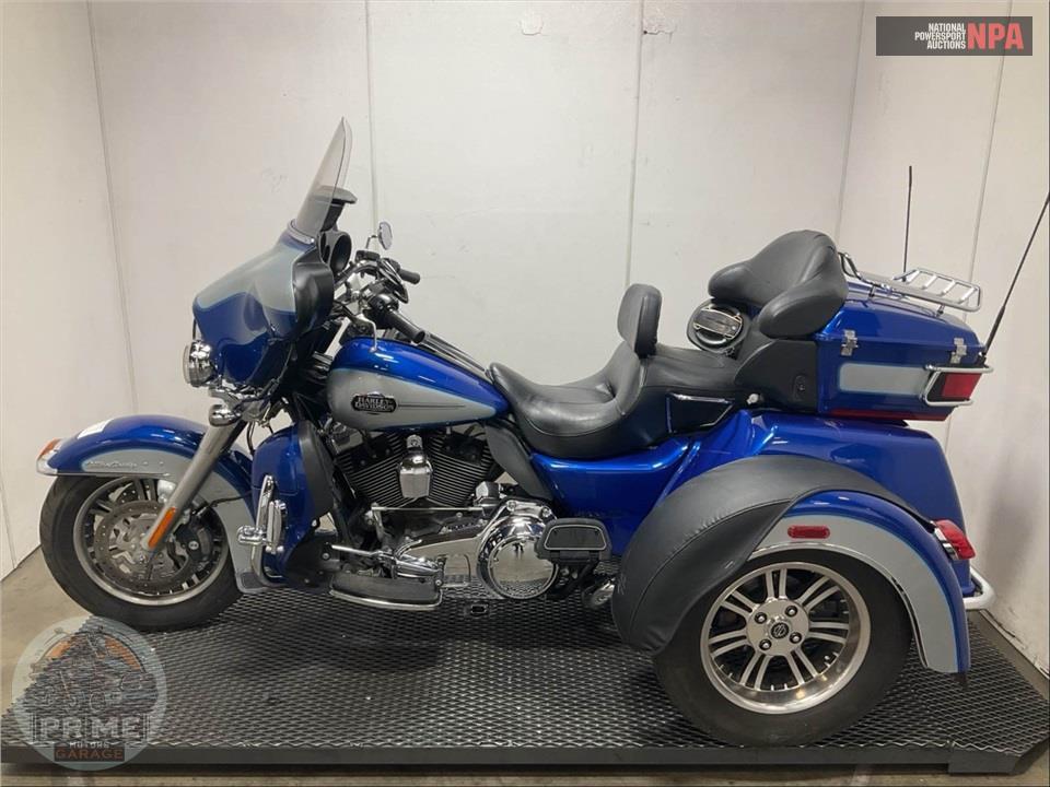 2010 Harley-Davidson FLHTCUTG TRIGLIDE ULTRA CLASSIC — фото 3