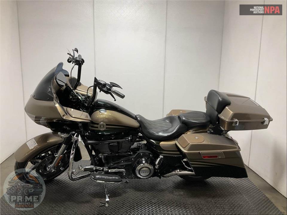 2013 Harley-Davidson FLTRXSE2 SCREAMIN EAGLE — фото 2