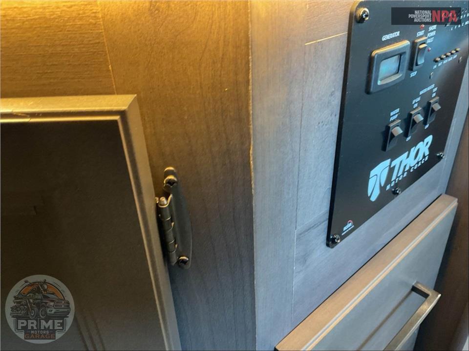 2023 Thor Motor Coach M-28A E450-V8 - CHATEAU SERIES — фото 24