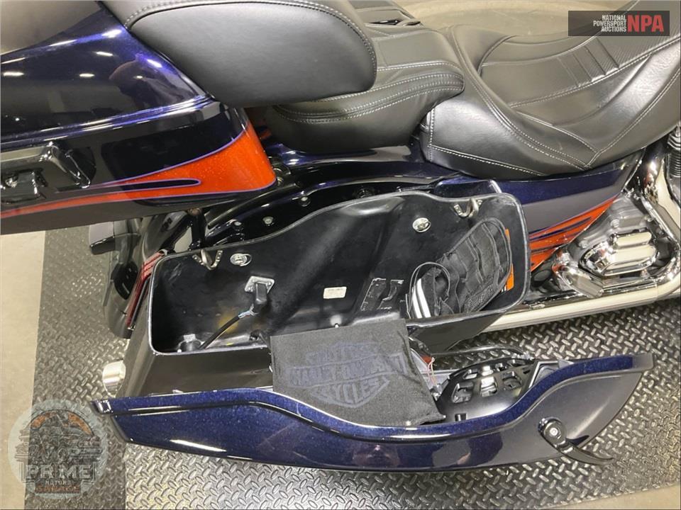 2015 Harley-Davidson FLHXSE CVO STREET GLIDE SPECIAL — фото 27