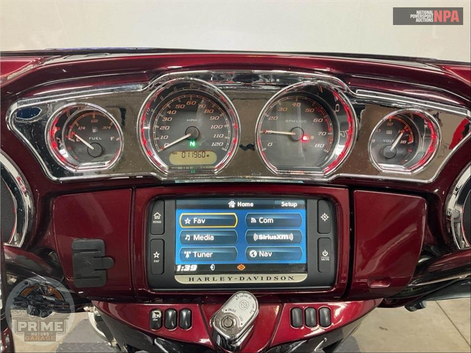 2014 Harley-Davidson FLHTCUTG TRIGLIDE ULTRA CLASSIC — фото 5