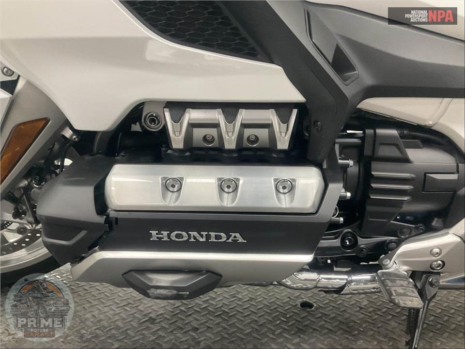 2018 Honda GL1800D GOLDWING TOUR DCT (WHITE) — фото 8