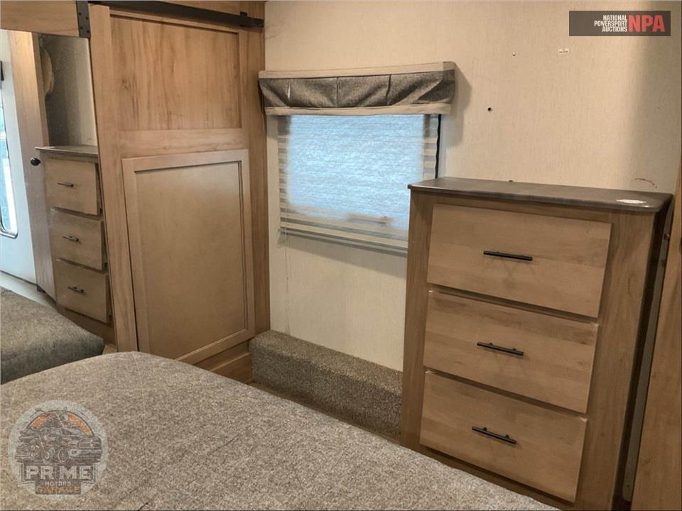 2023 Sabre By Forest River M-38DBQ - FIFTH WHEEL SERIES — фото 13