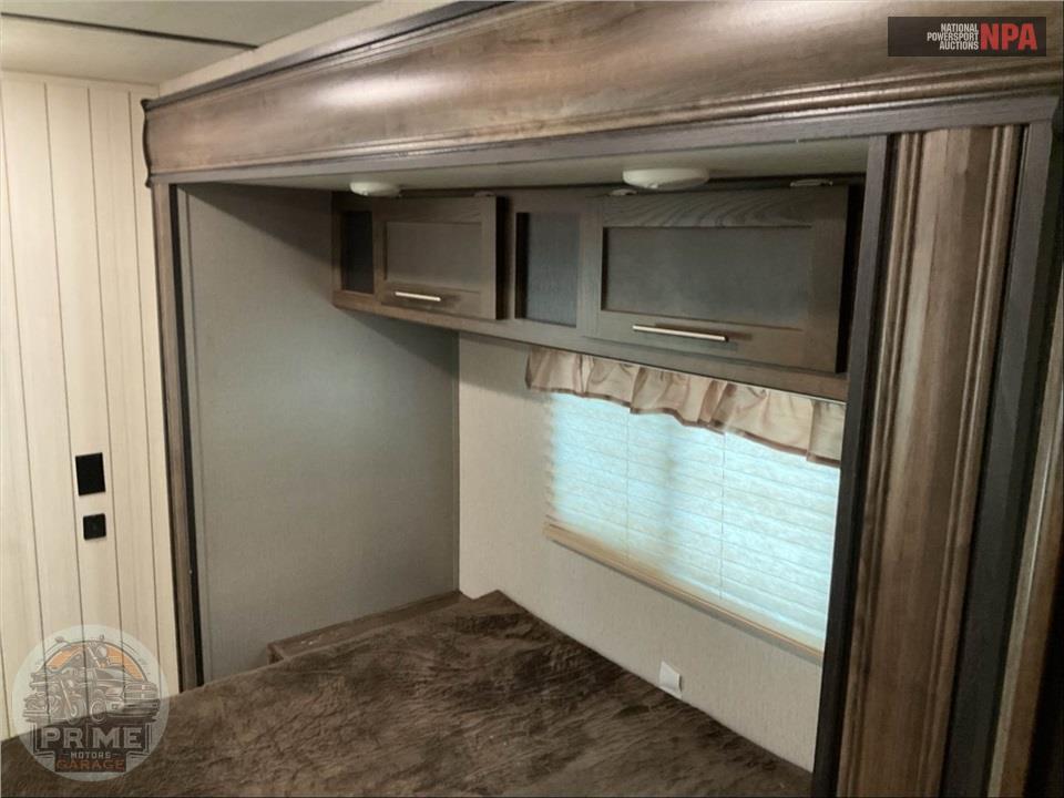 2019 Crossroads Rv M-32 FB - VOLANTE SERIES — фото 11