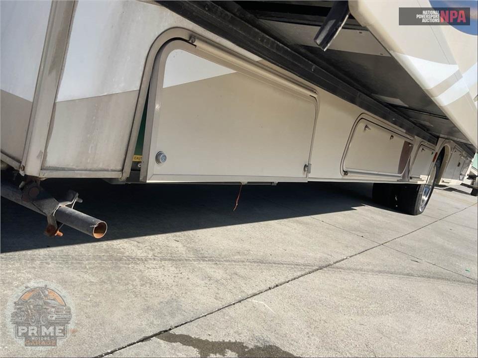 2018 Thor Motor Coach M-31E E450-V10 - FOUR WINDS SERIES — фото 89