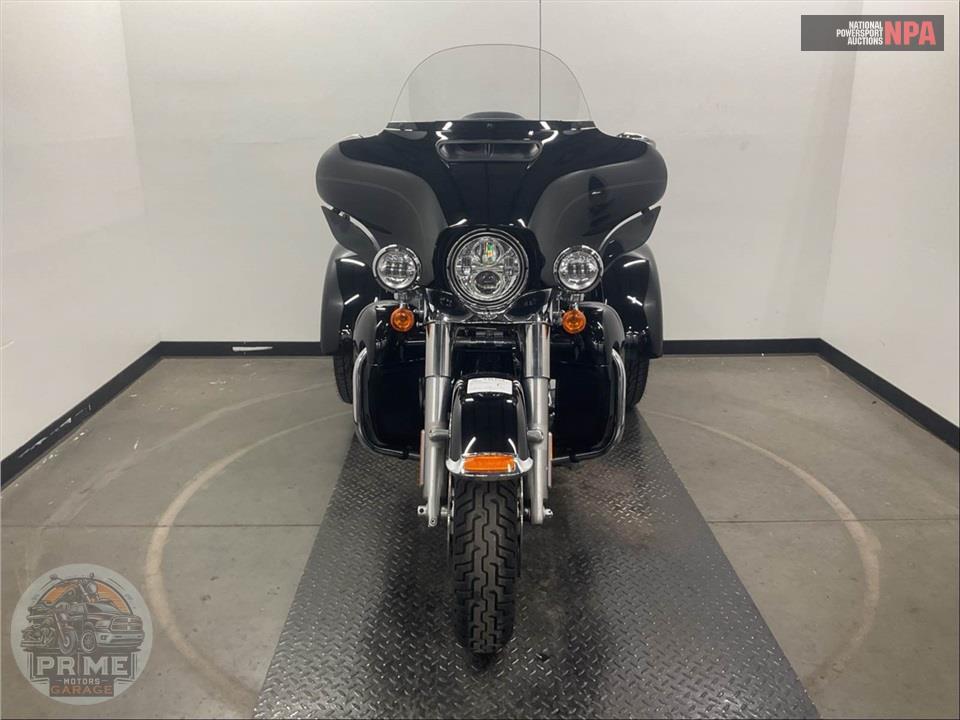 2018 Harley-Davidson FLHTCUTG TRI GLIDE ULTRA — фото 2