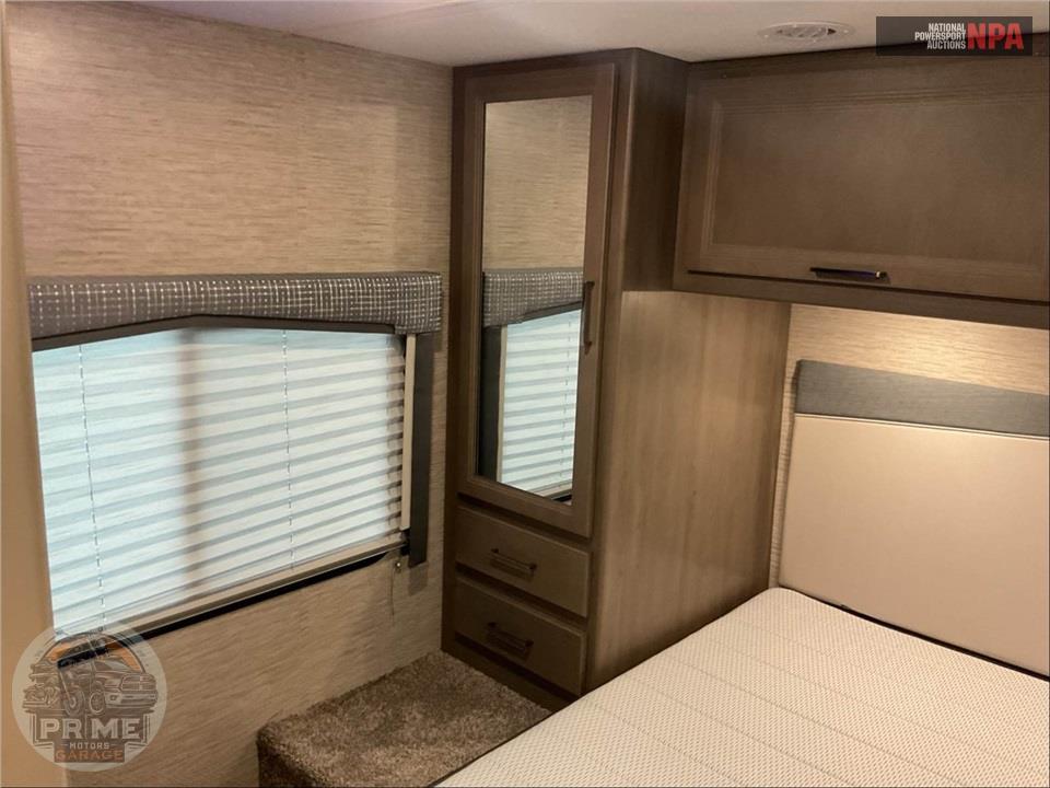 2023 Thor Motor Coach M-28A E450-V8 - CHATEAU SERIES — фото 17