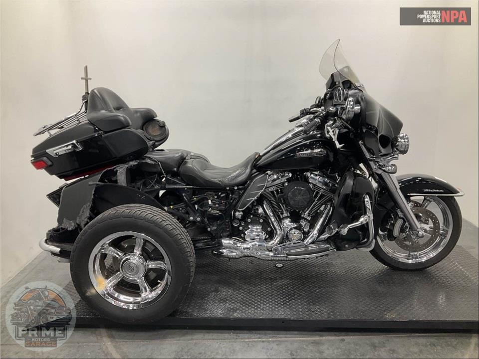 2015 Harley-Davidson FLHTCUTG TRIGLIDE ULTRA CLASSIC — фото 1