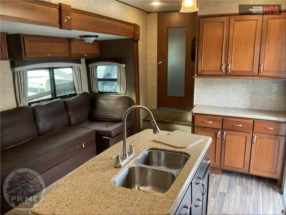 2017 Highland Ridge Rv M-376FBH - ROAMER FIFTH WHEEL SERIES — фото 8