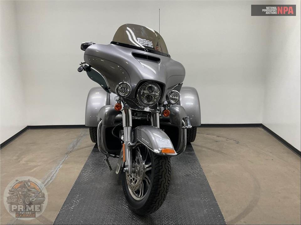 2016 Harley-Davidson FLHTCUTG TRIGLIDE ULTRA CLASSIC — фото 2