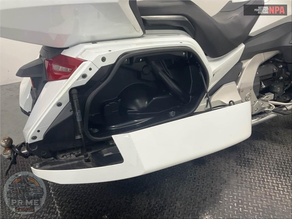 2018 Honda GL1800 GOLDWING TOUR (WHITE) — фото 20