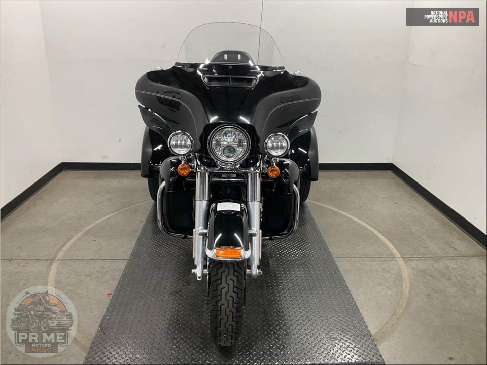 2015 Harley-Davidson FLHTCUTG TRIGLIDE ULTRA CLASSIC — фото 2