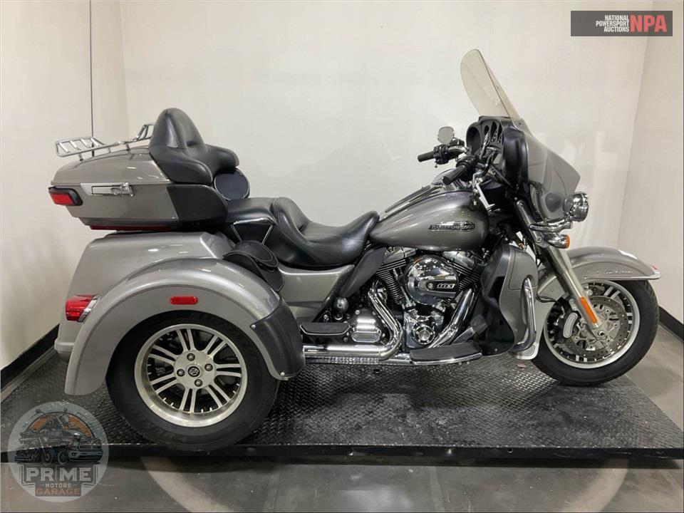 2016 Harley-Davidson FLHTCUTG TRIGLIDE ULTRA CLASSIC — фото 1