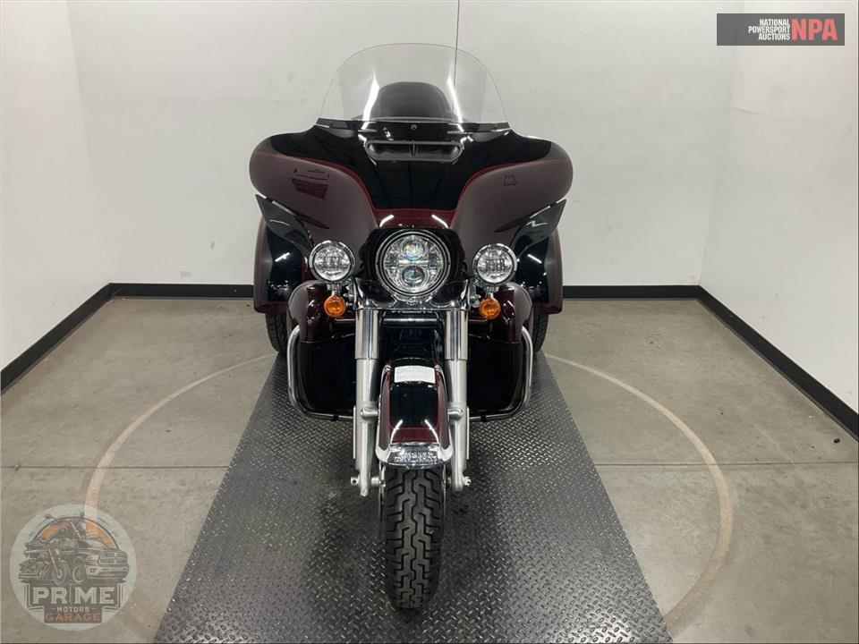 2022 Harley-Davidson FLHTCUTG TRI GLIDE ULTRA CLASSIC — фото 3