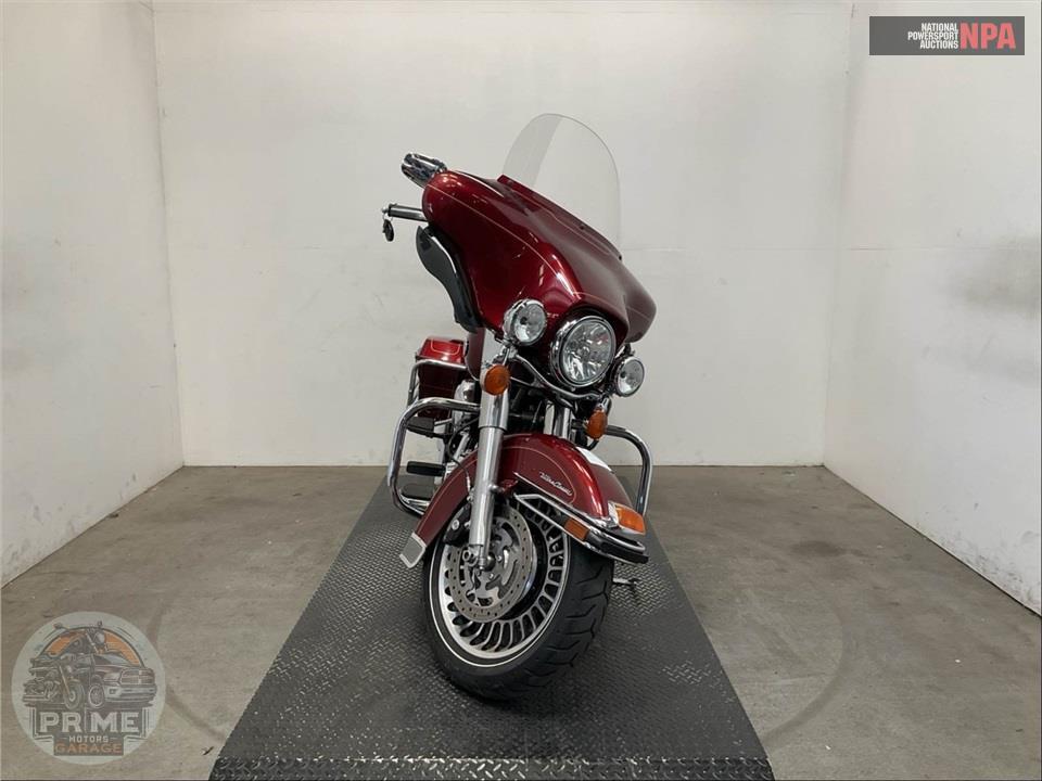 2010 Harley-Davidson FLHTCU ULTRA CLASSIC ELECTRA GLIDE — фото 2